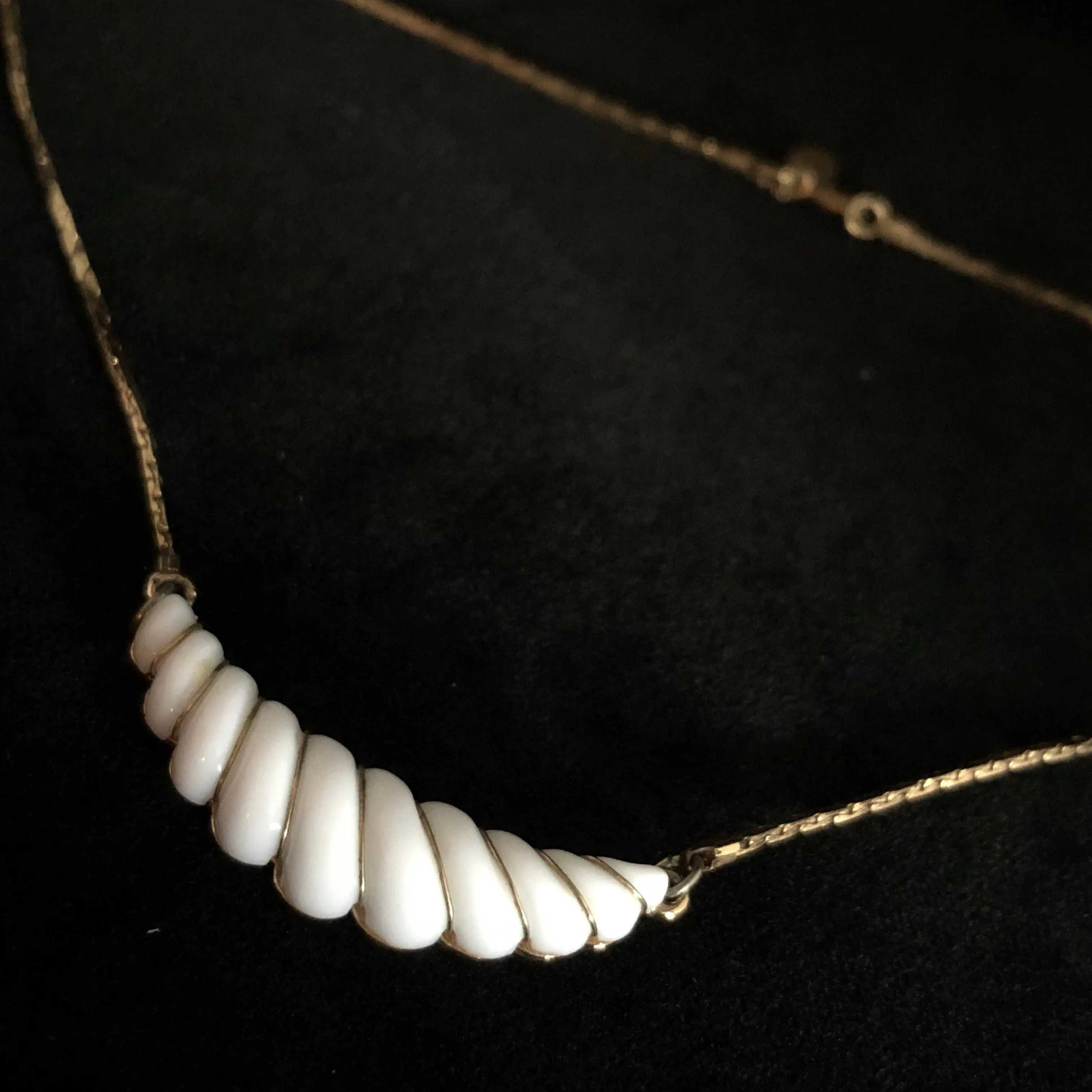 1981 Avon Gatsby Necklace & Earring Set