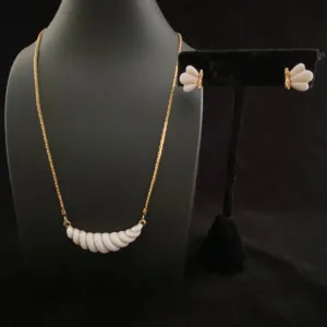 1981 Avon Gatsby Necklace & Earring Set