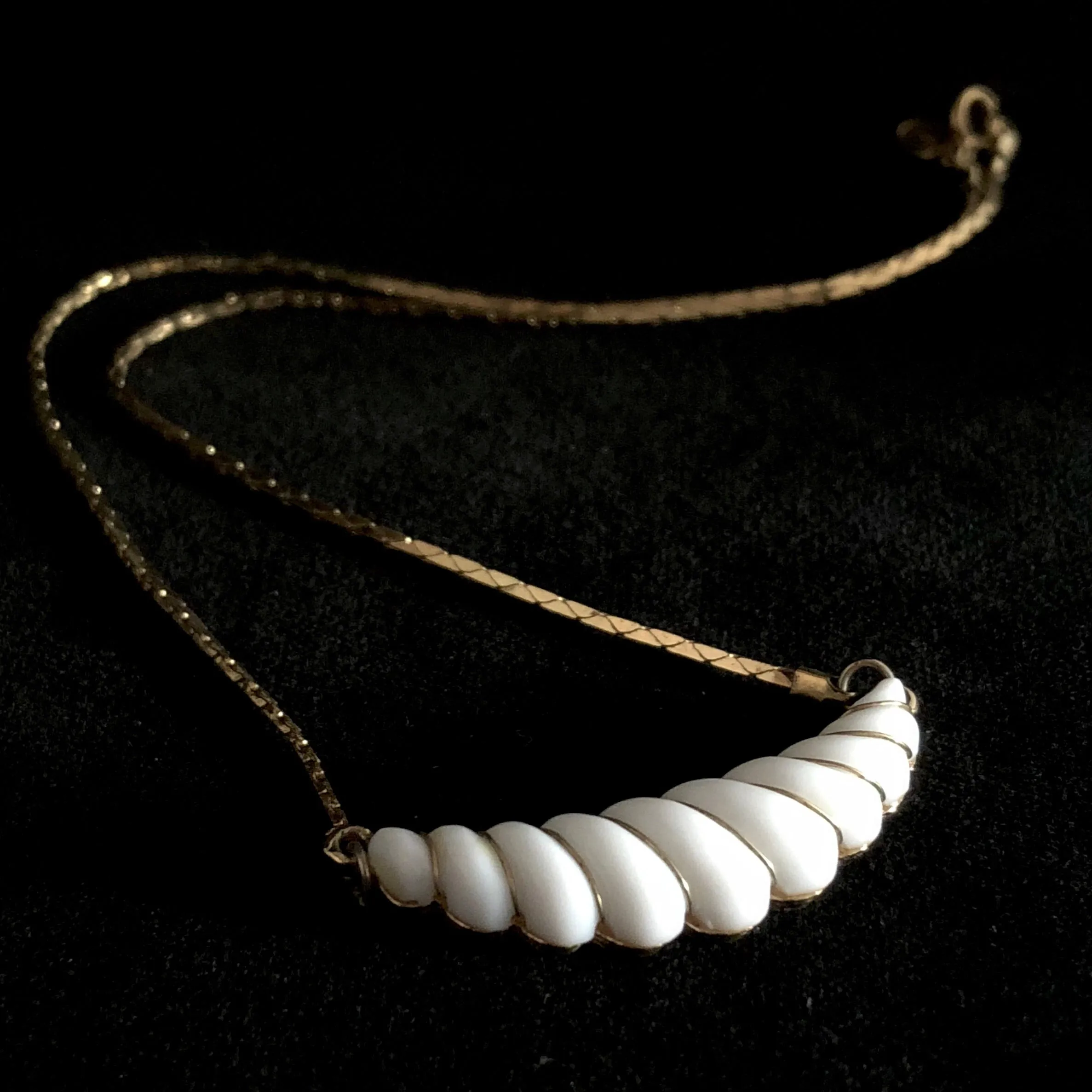1981 Avon Gatsby Necklace & Earring Set