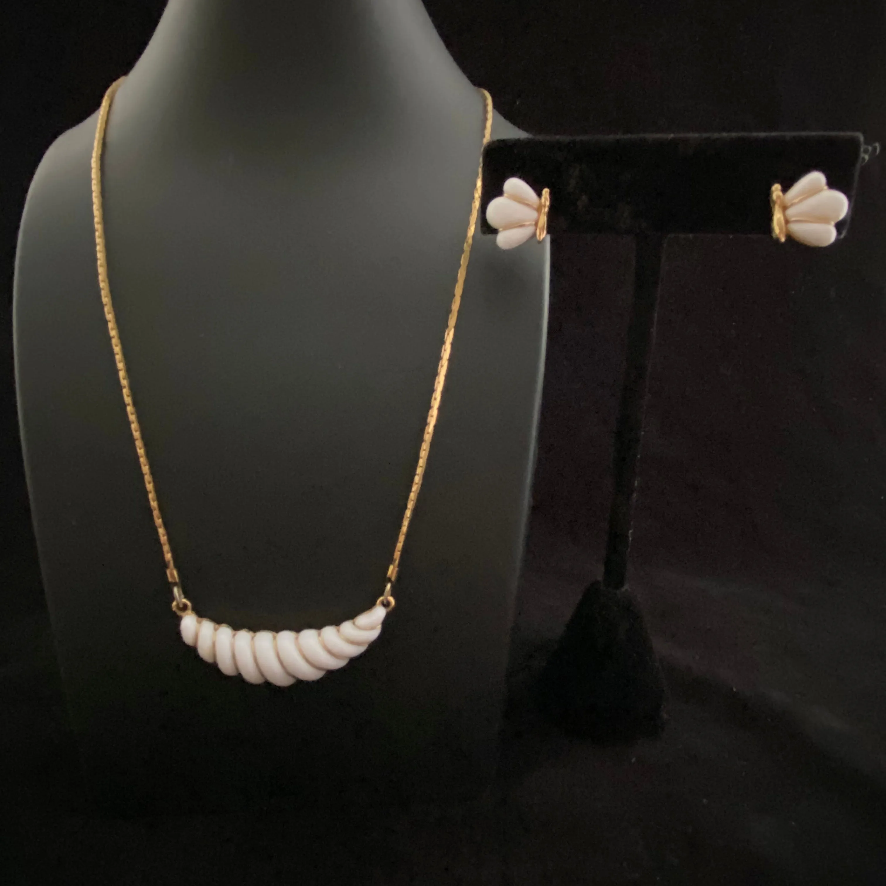 1981 Avon Gatsby Necklace & Earring Set