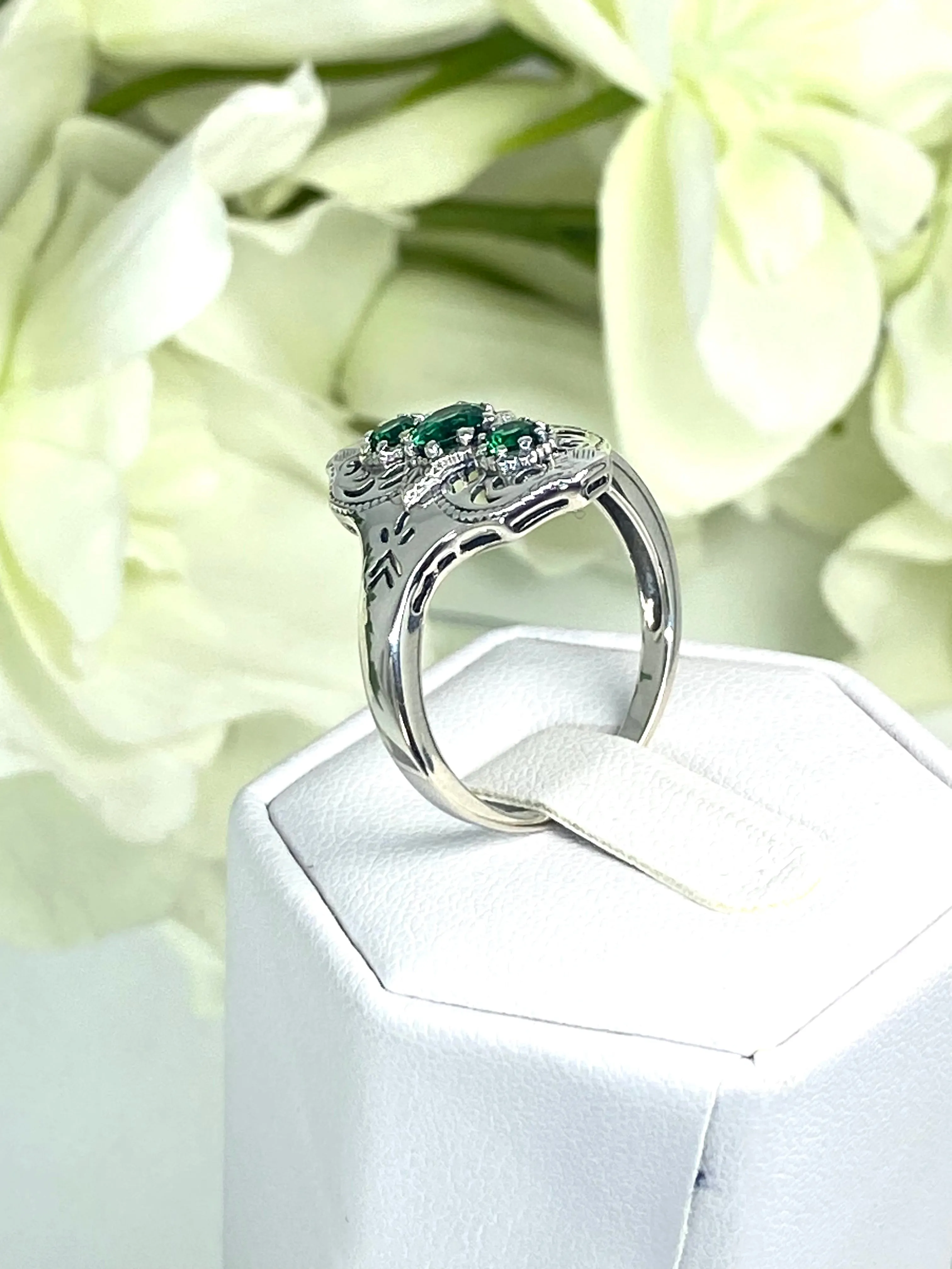 Emerald Ring, Spider Gatsby, Sterling Silver Vintage Jewelry D172