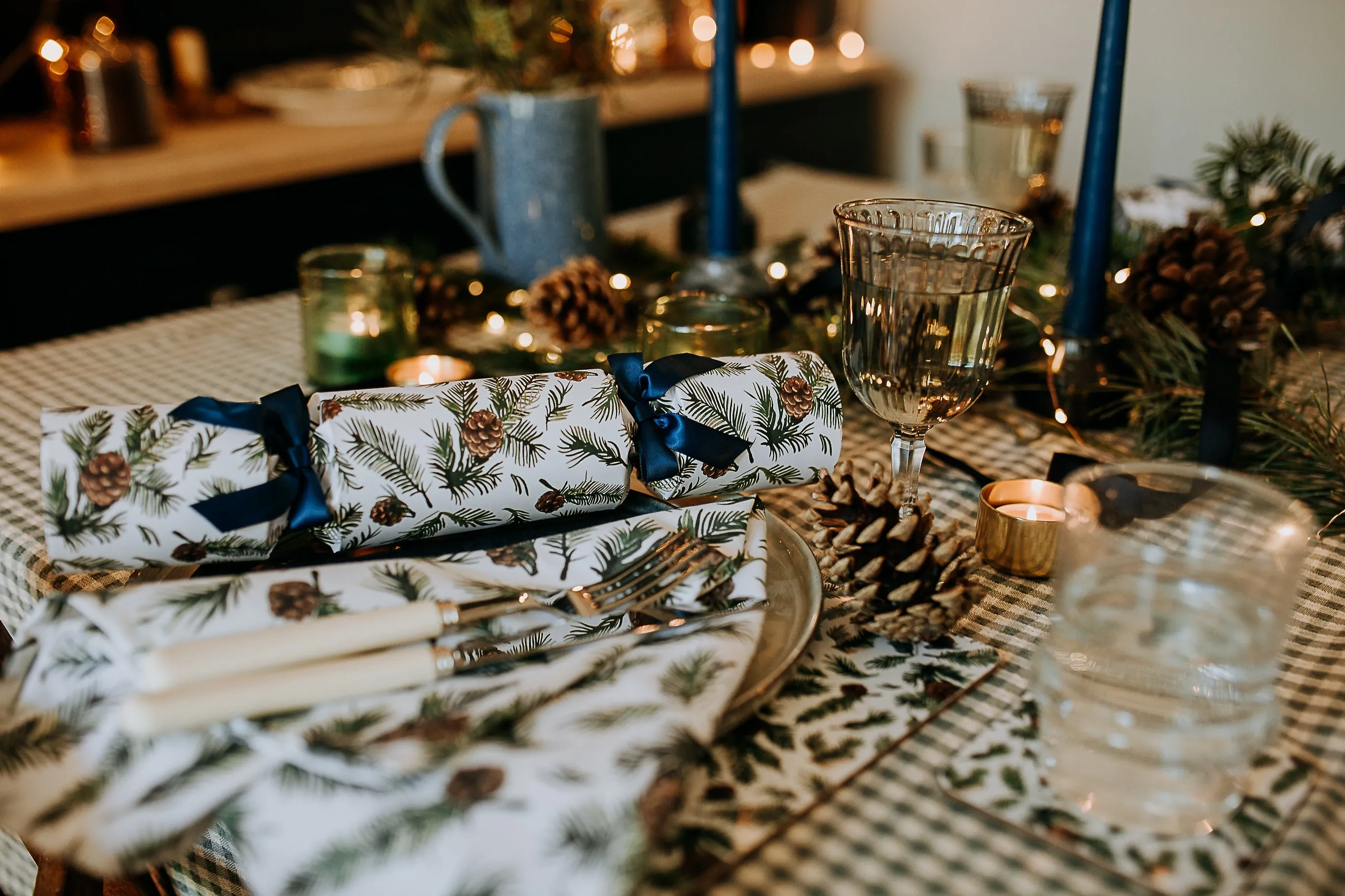 PINE CONE SPRUCE LUXURY CHRISTMAS CRACKERS