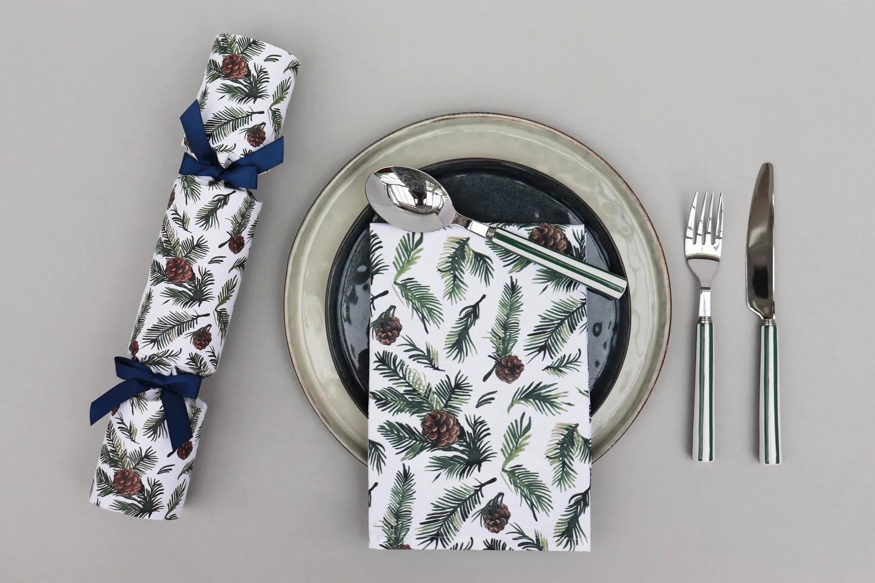 PINE CONE SPRUCE LUXURY CHRISTMAS CRACKERS