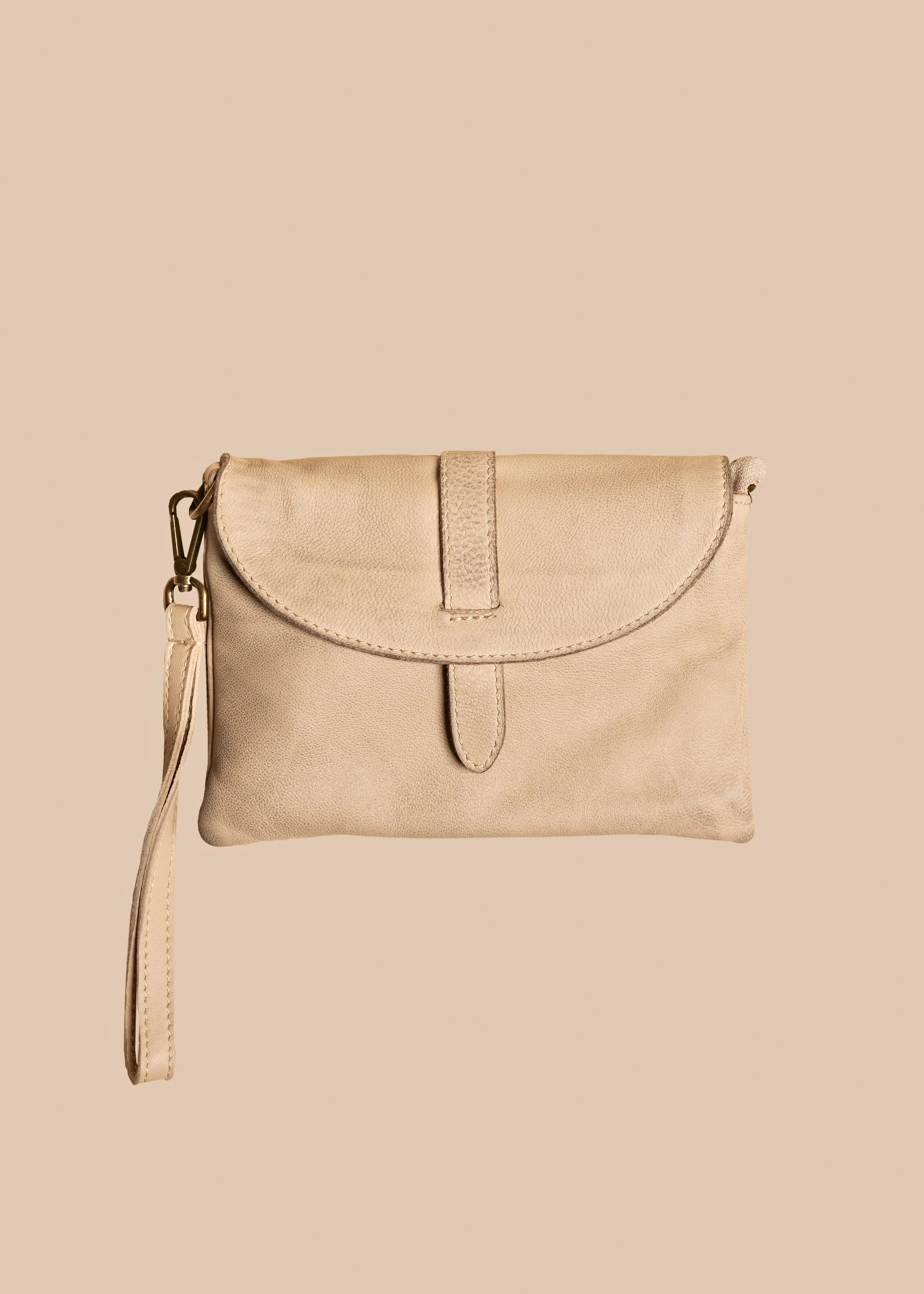 Varsha Clutch in Latte